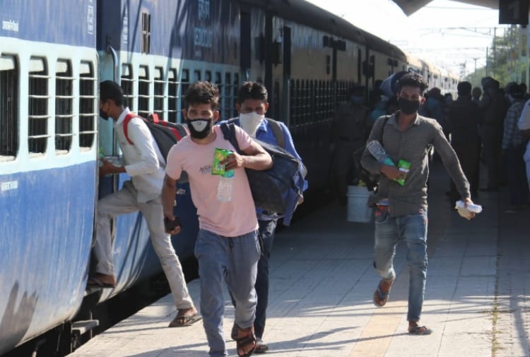 Two special trains sent from Mohali to Hardoi and Gorakhpur carrying 2582 workers