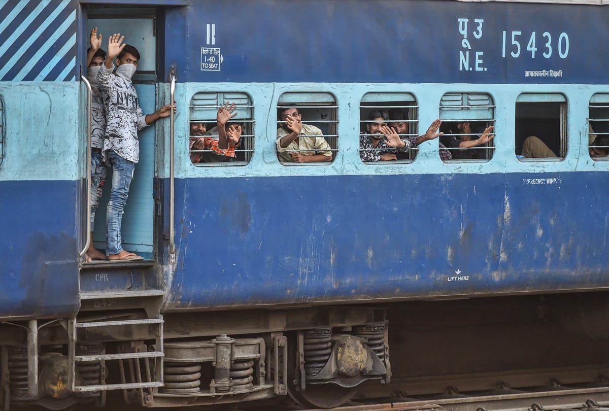 Northeast Railway use double distent signal from Train speed in Chhapra to Barabanki
