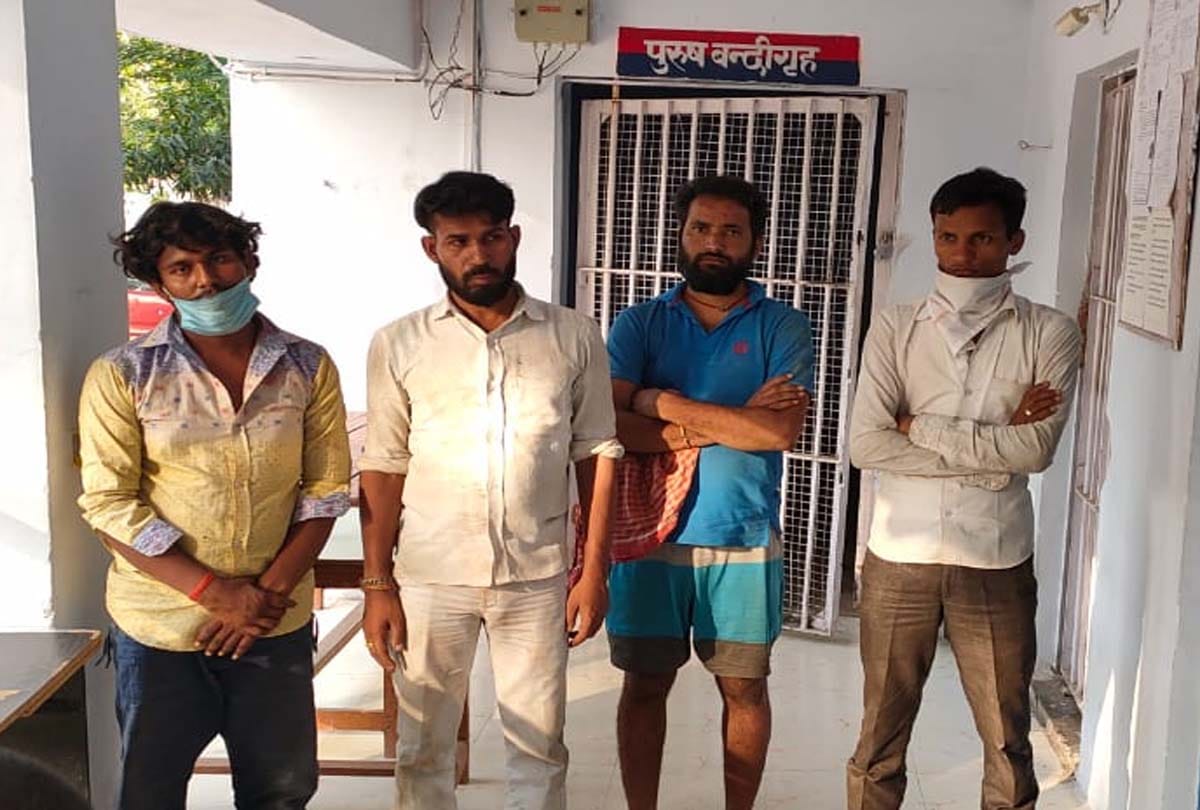 Police scramble to stop migrant laborers in mahoba