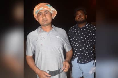 जानकारी देता घायल व्यक्ति