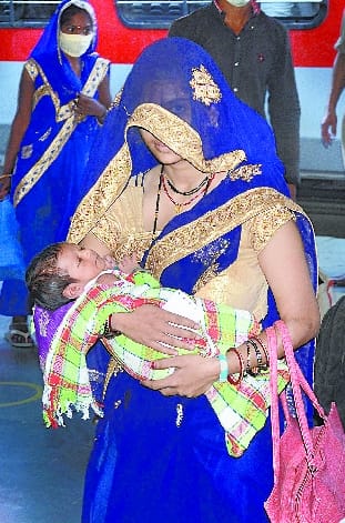 1725 workers returned home from Rajasthan and Anand Vihar