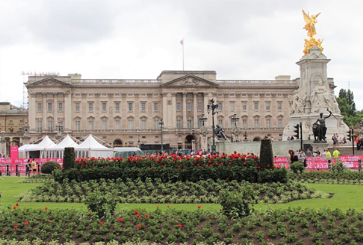 Interesting facts of Buckingham Palace residence of the monarchy of United Kingdom