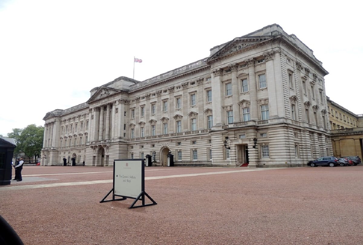 Interesting facts of Buckingham Palace residence of the monarchy of United Kingdom