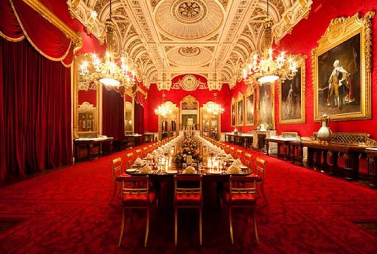 Interesting facts of Buckingham Palace residence of the monarchy of United Kingdom