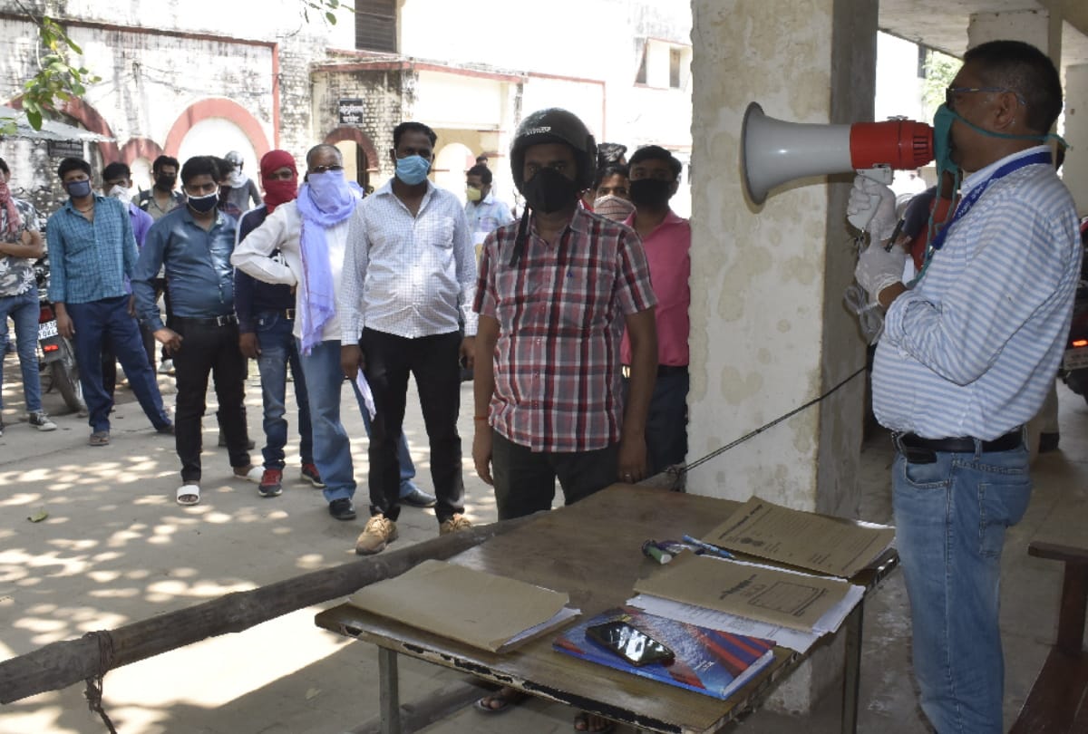 Collectorates long line for Lockdown 4 pass in Gorakhpur
