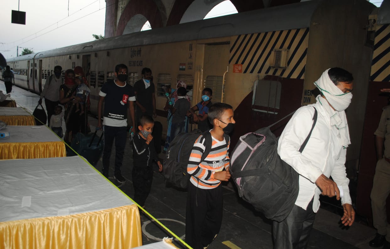 train,etawah,etawah news,pravasi