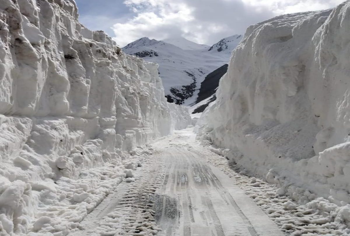 Manali-Leh road closed by snow restored after six months, movement will start after two days