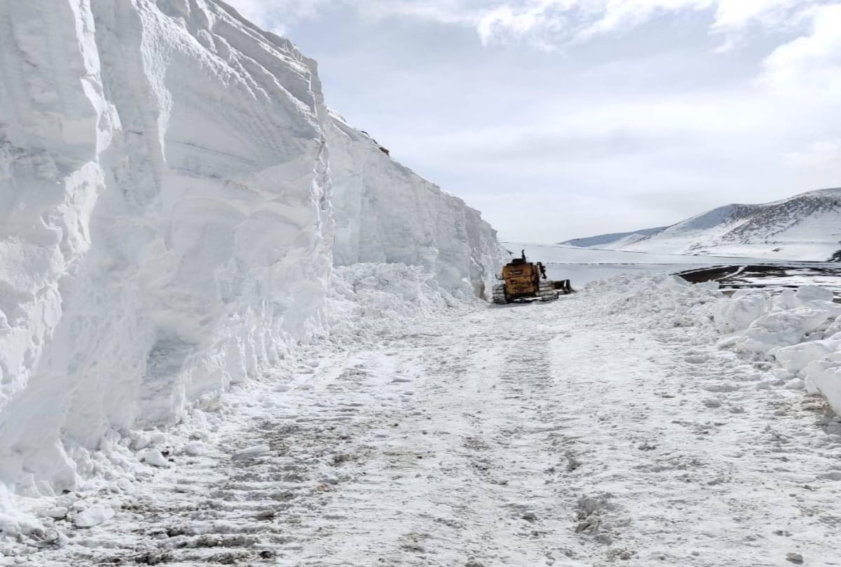 Manali-Leh road closed by snow restored after six months, movement will start after two days