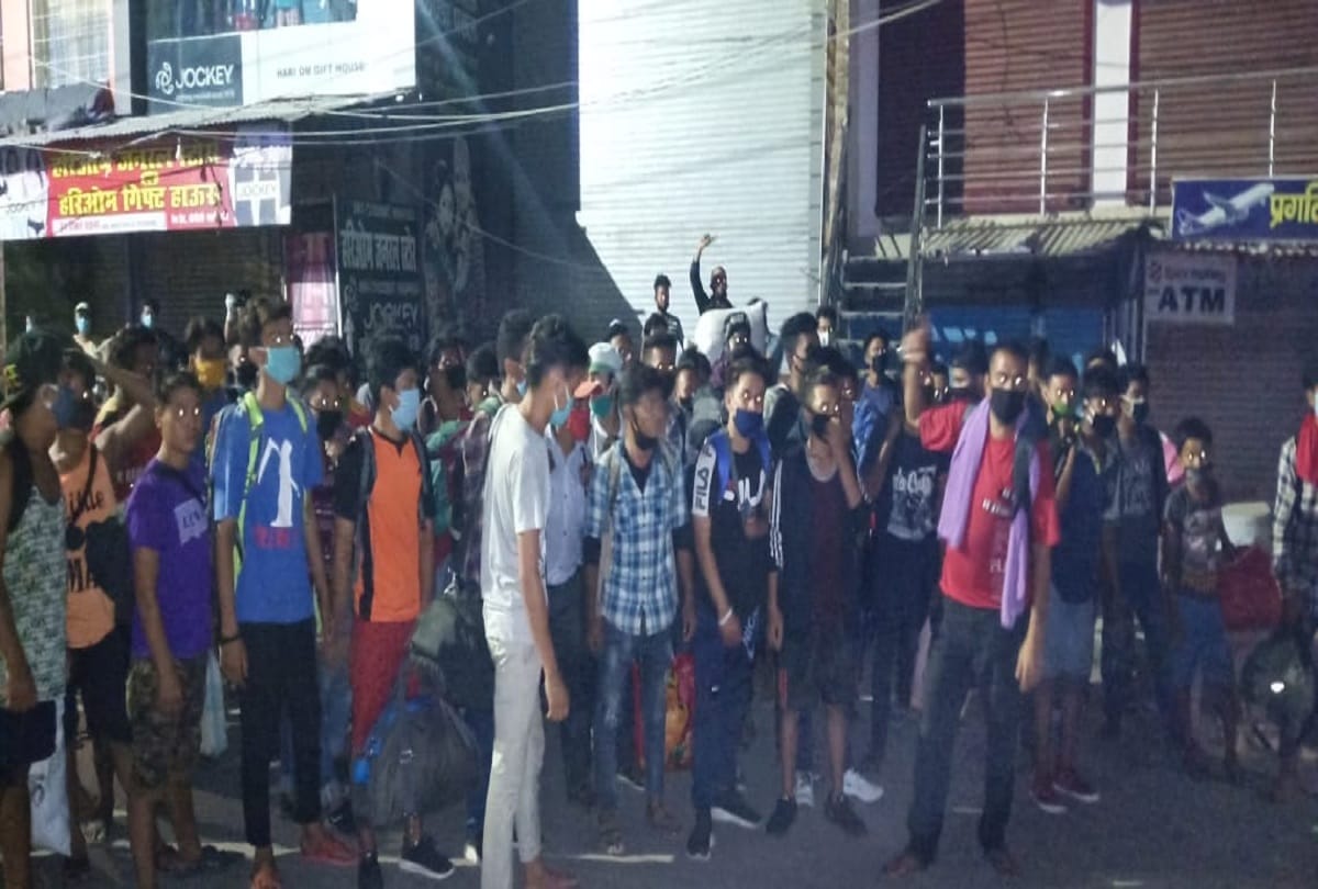 Nepali citizens create ruckus at border in Maharajganj