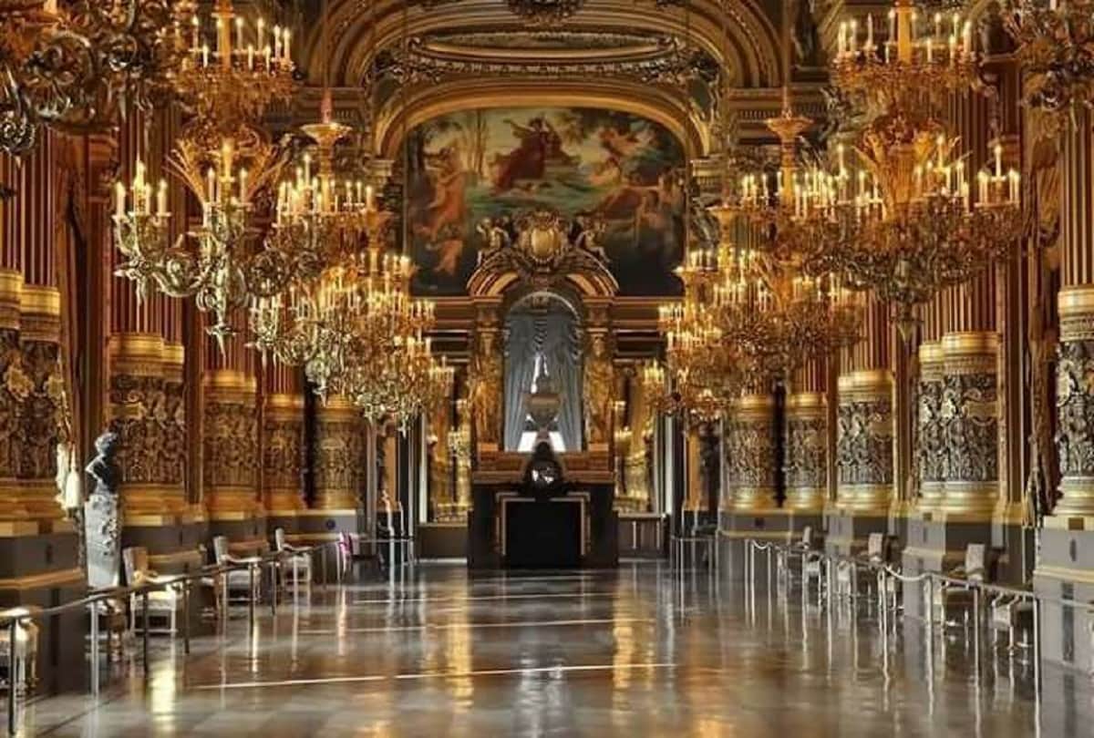 Interesting facts of Buckingham Palace residence of the monarchy of United Kingdom