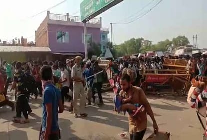 Prayagraj: Thousands of laborers gathered at UP-MP border, broke barricading