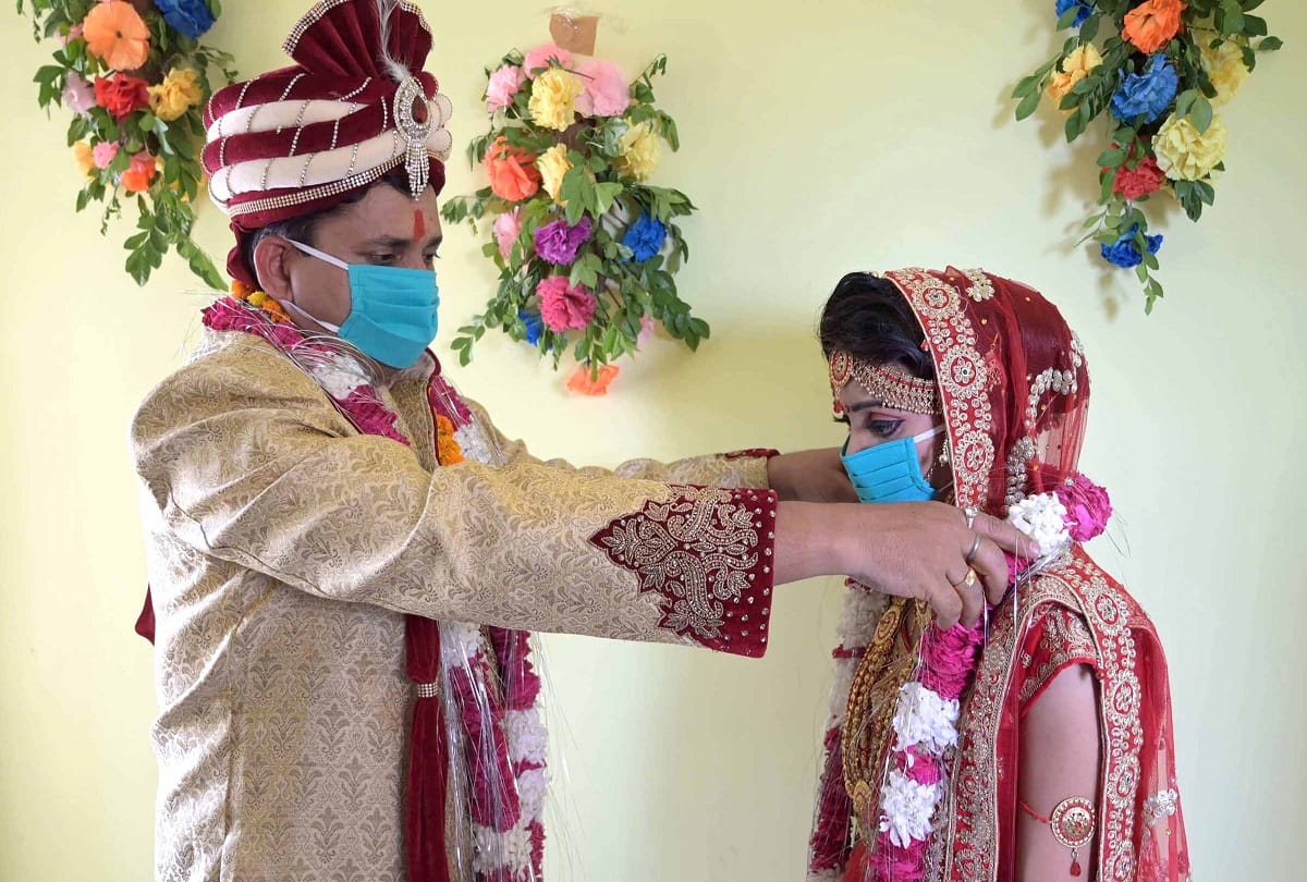 Round seven, Barati only five: Allahabad High Court lawyer creates unique marriage during lock down