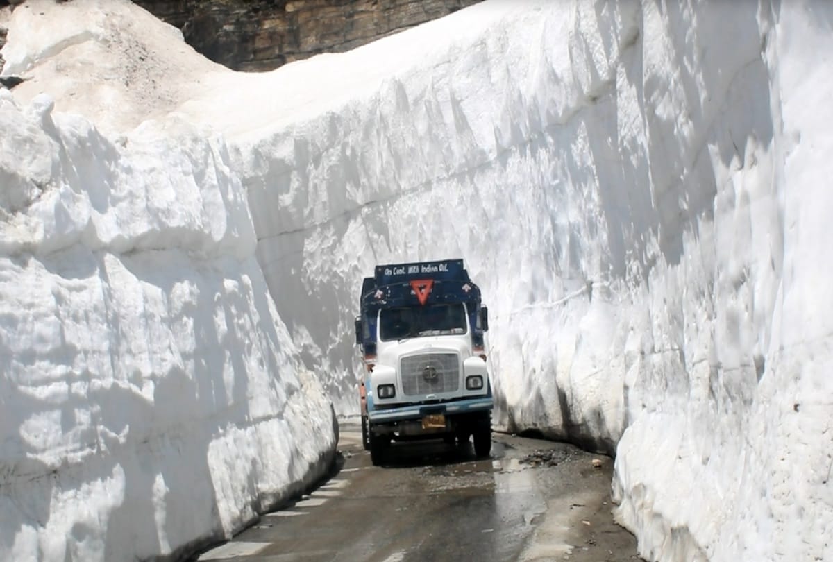 Manali-Leh road closed by snow restored after six months, movement will start after two days