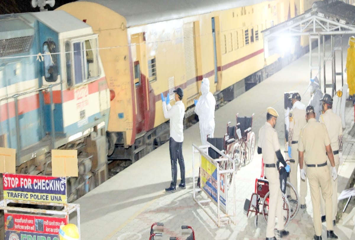 694 Himachali stranded in Mumbai, welcomed with applause at railway station