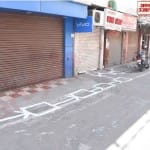 शराब की दुकानों के सामने उचित दूरी पर बनाए गए गोले
