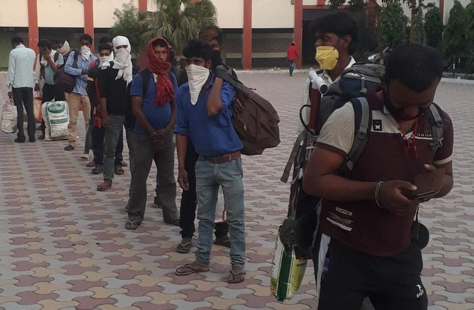 833 migrant workers dispatched from district