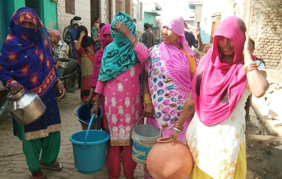 water, suply, problem, woman, mathura