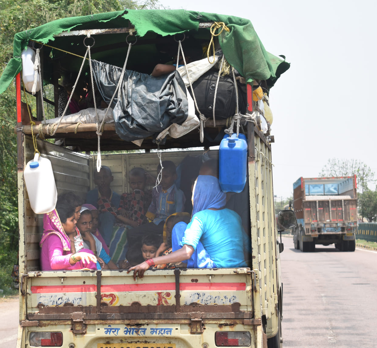 Vehicles ridden on the highway were packed