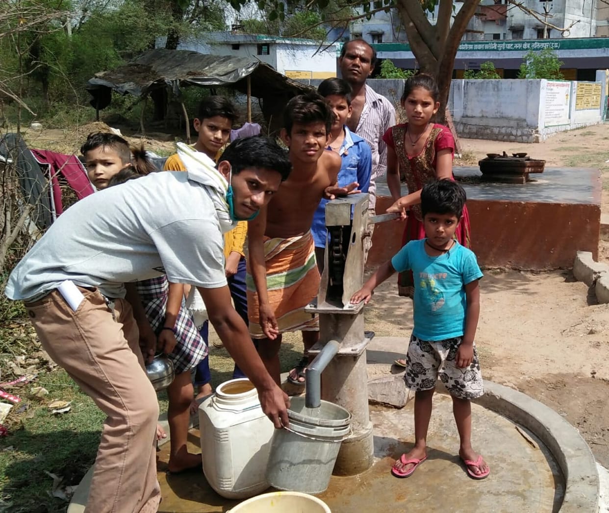 320 families depandent on one handpump