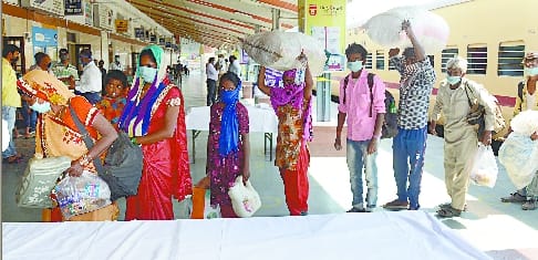 Four special trains arrived today, 2031 workers arrived