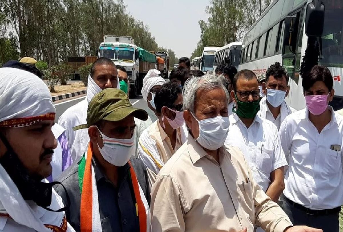 UP Congress chief ajay kumar lallu protest at Agra UP-Rajasthan border over Migrant Workers issue