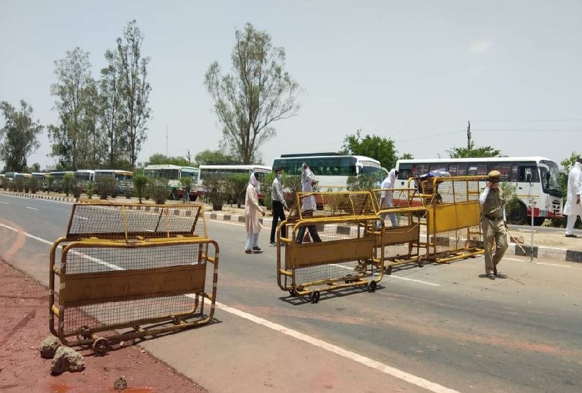 UP Congress chief ajay kumar lallu protest at Agra UP-Rajasthan border over Migrant Workers issue
