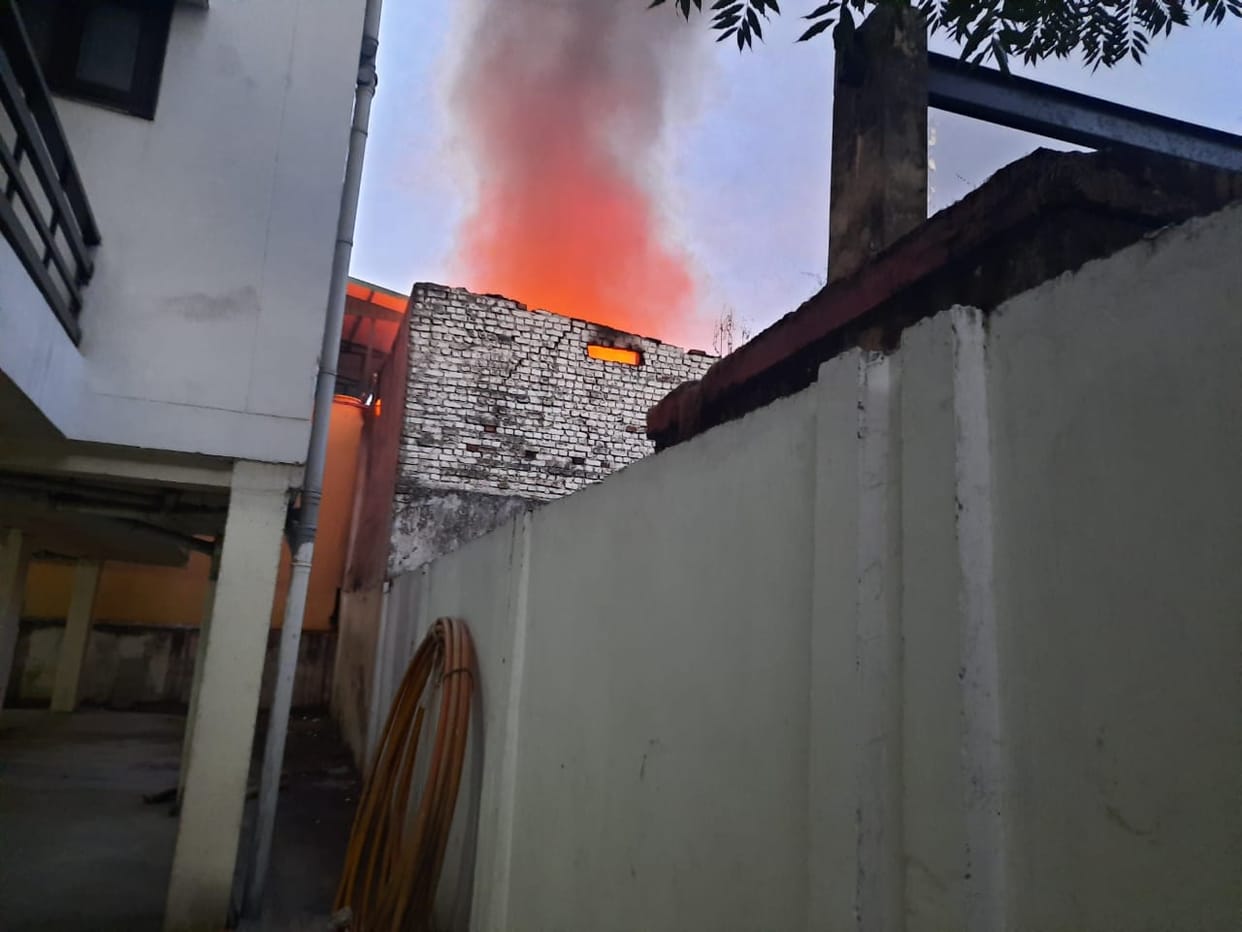 Dehradun : refined mustered oil factory caught fire