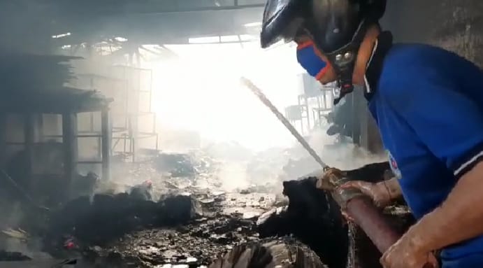 Dehradun : refined mustered oil factory caught fire