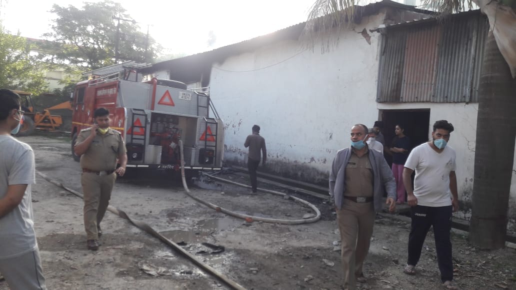 Dehradun : refined mustered oil factory caught fire