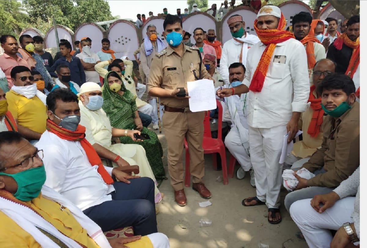 Line spot to Thanedar and three soldiers suspended due to lathi charge on BJP leader in gorakhpur