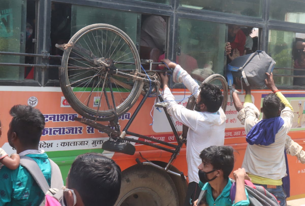 Migrant workers sent from 50 buses by officers in gorakhpur