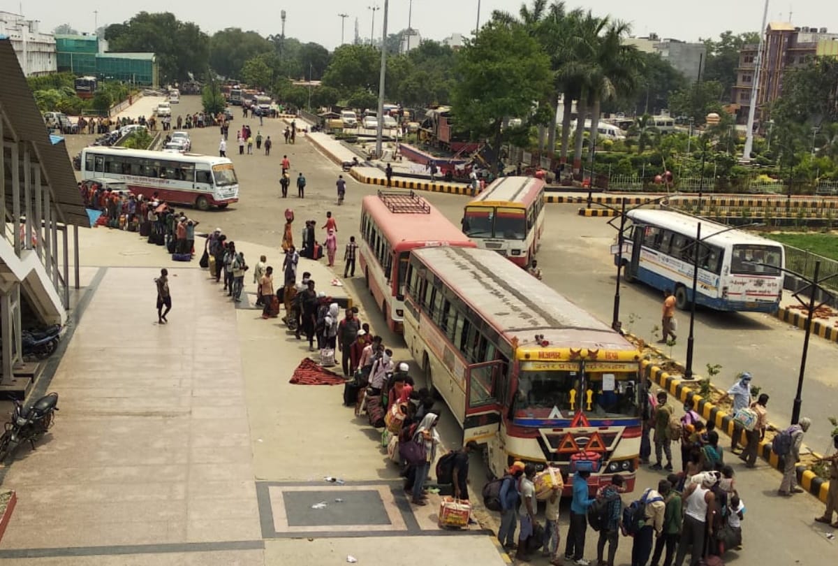 Shramik special train arrived in gorakhpur railway station with migrant labours