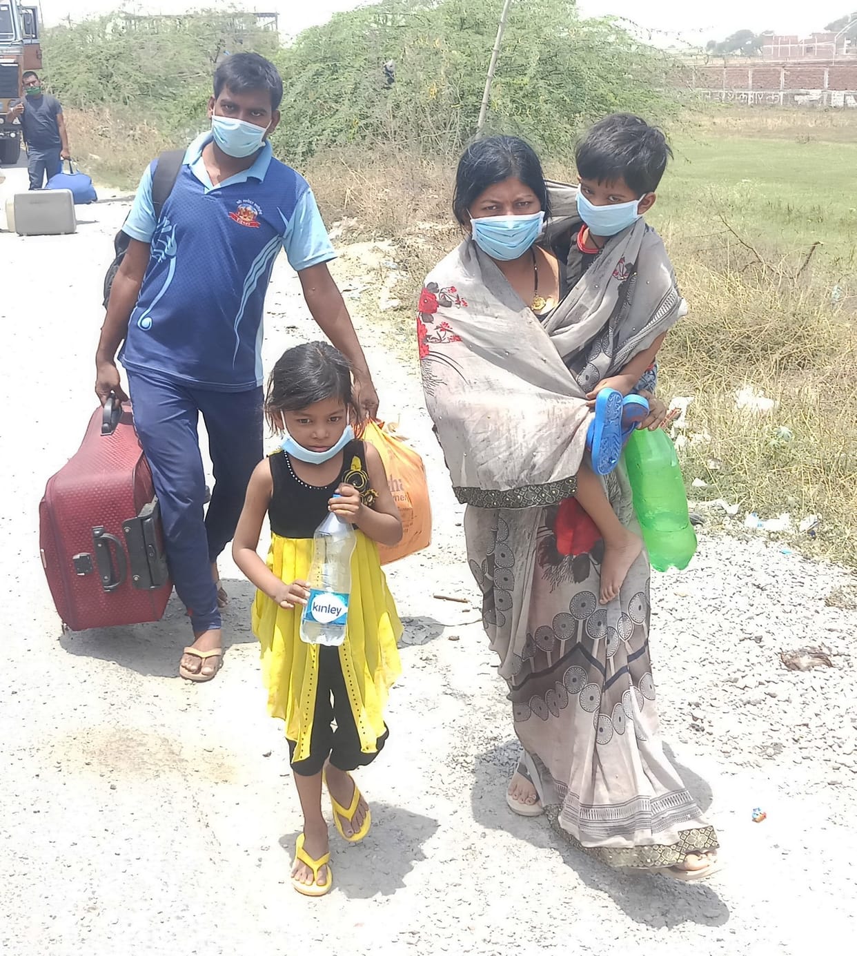 There was no help anywhere, workers are measuring the way with the help of the above