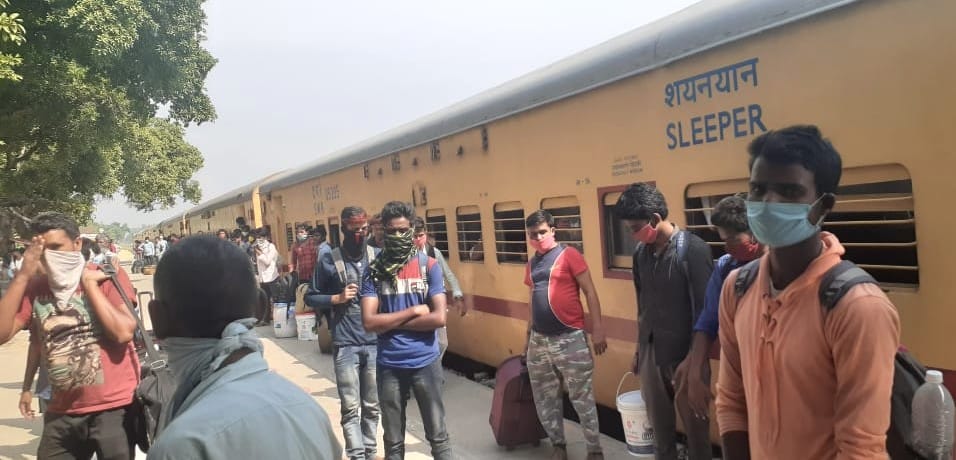 3929 migrants reached Azamgarh by three special trains