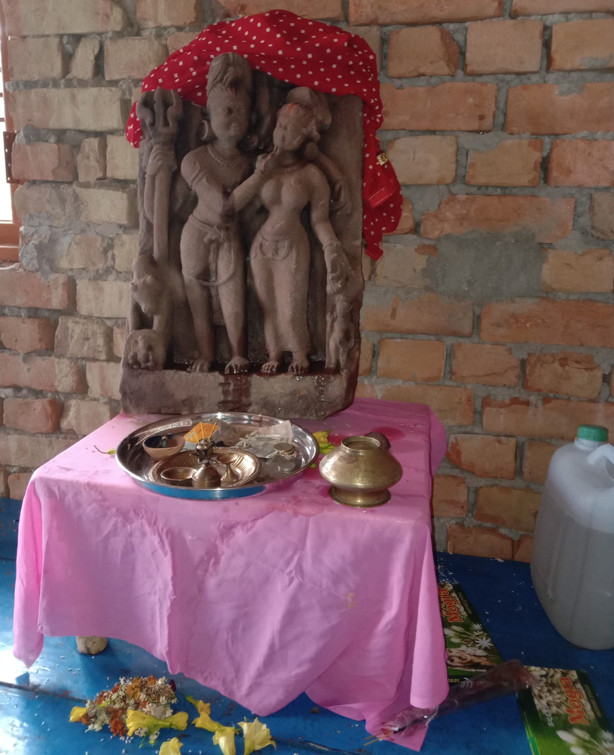 Worshiping the idol of Umamaheshwar found in excavation started