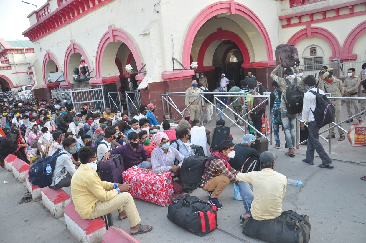 Laboure croud in railway station not follow social distance