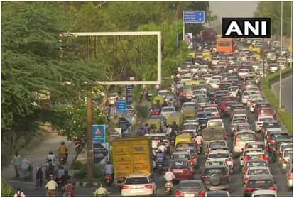 दिल्ली में कई इलाकों में लगा भारी जाम