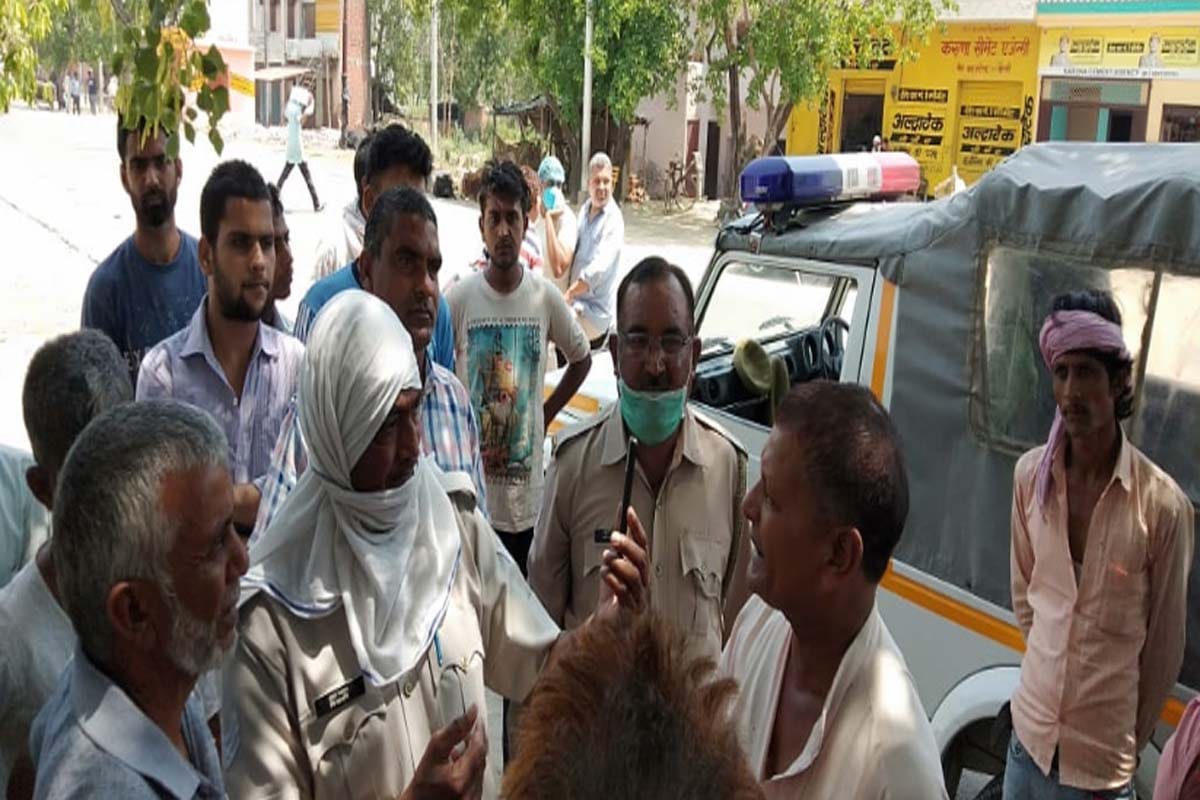 Armed youth firing fiercely at bus stand in Kharkhauda in Meerut amid Lockdown