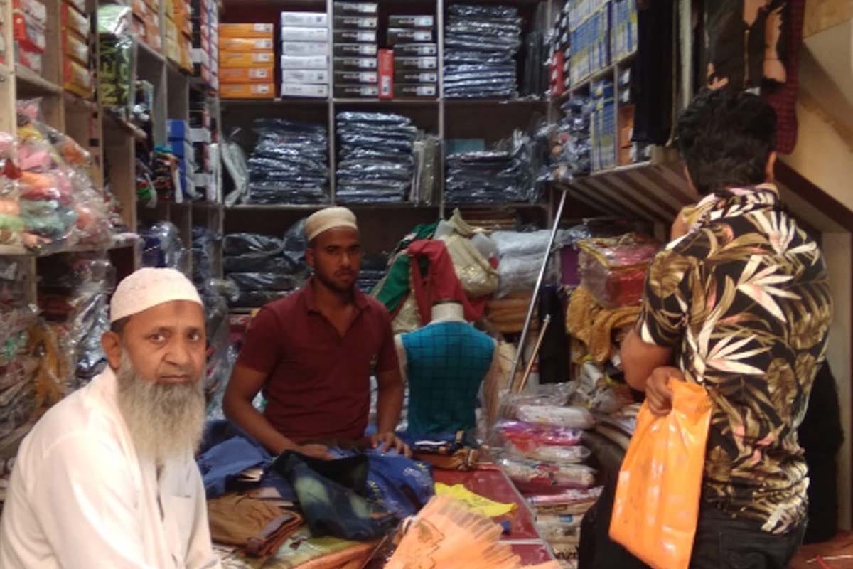 Lockdown Meerut Update News: Market Opens in Meerut sardhana Without Permission, Police lathi charge