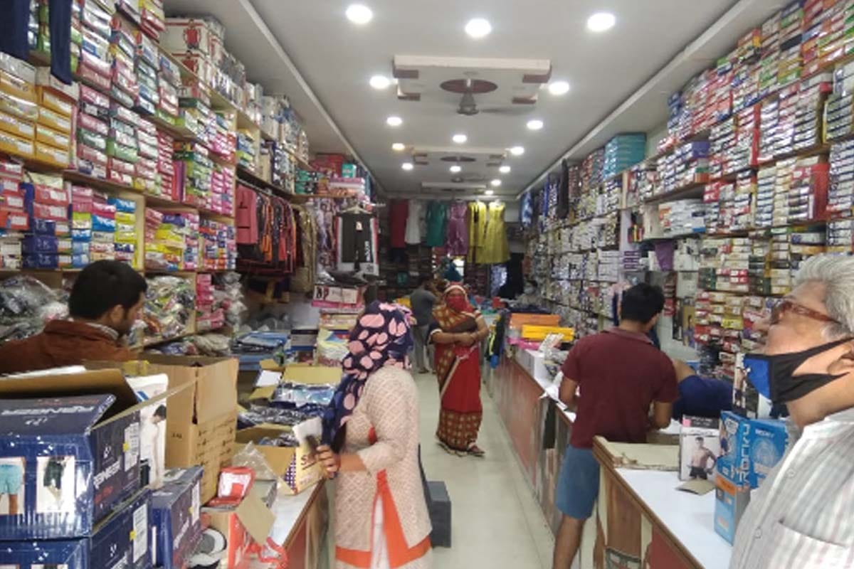 Lockdown Meerut Update News: Market Opens in Meerut sardhana Without Permission, Police lathi charge