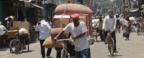 Bareilly: Workers from many buses landed on satellite, starving overnight