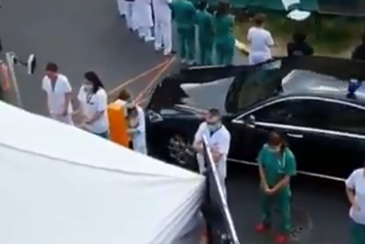 Belgium Silent protest medical staff turn their backs on PM Sophie Wilmes during her visit to hospital