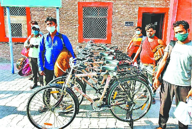 The administration gave cash by purchasing bicycles from migrant workers, lockdown