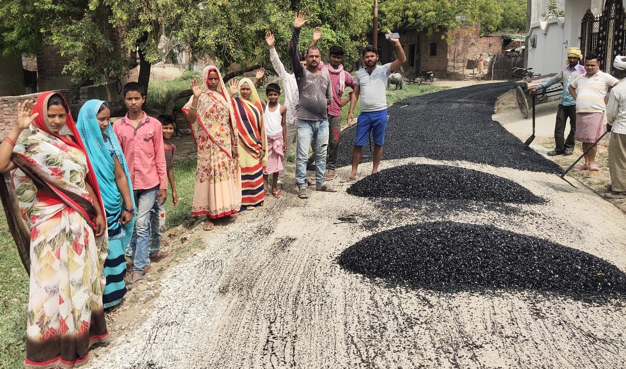 ???? ?? ??????Demonstration done on road construction against standard