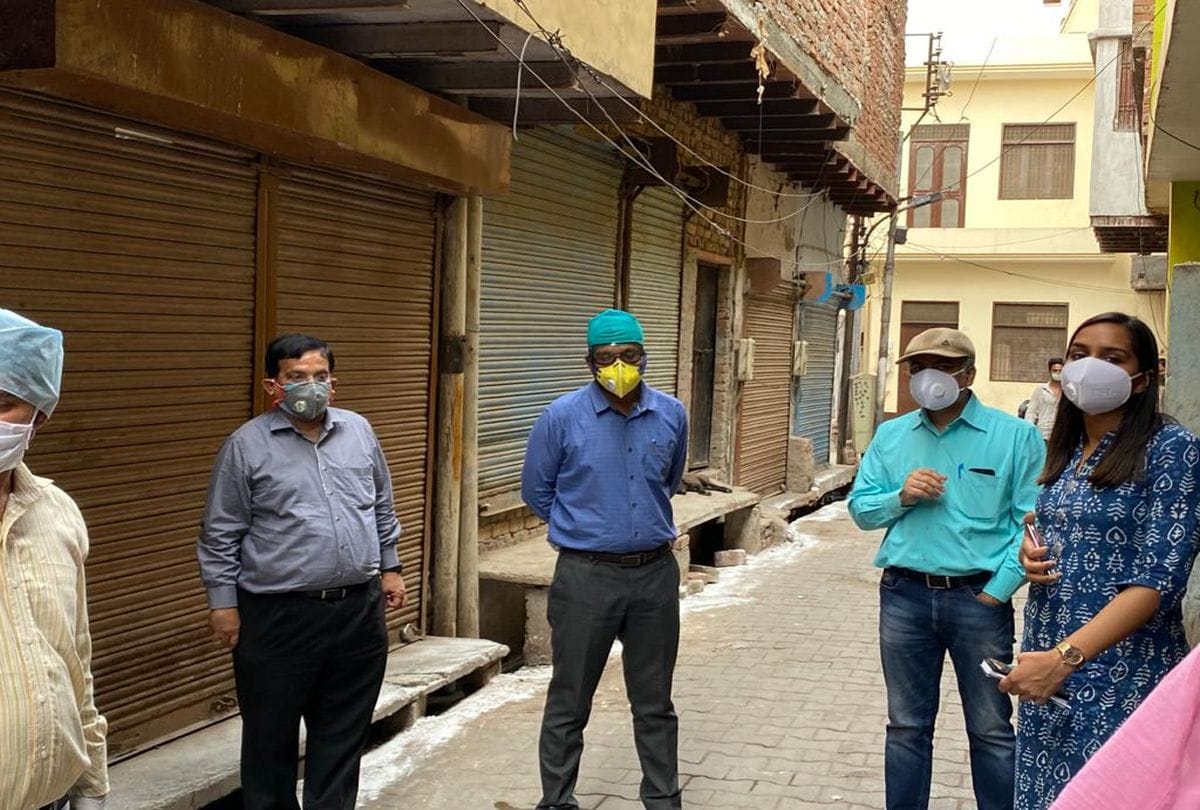 Dm Pn Singh Visits Hotspot Area Health Checkup Camp