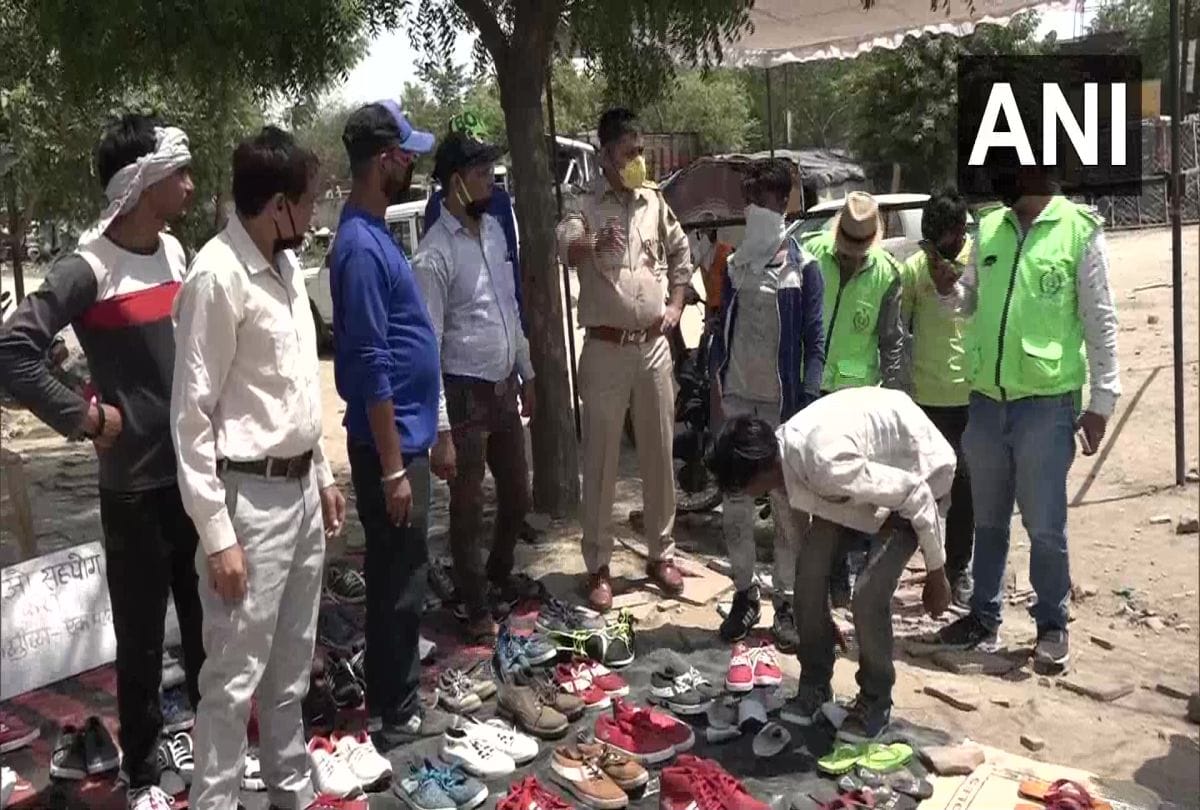 Agra Police Ips Officer Provide Sleepers To Migrant Workers