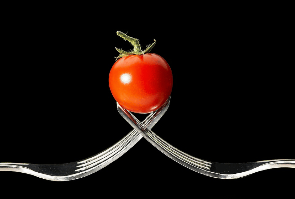 Beauty Tips simple way to use tomato for you glowing skin care
