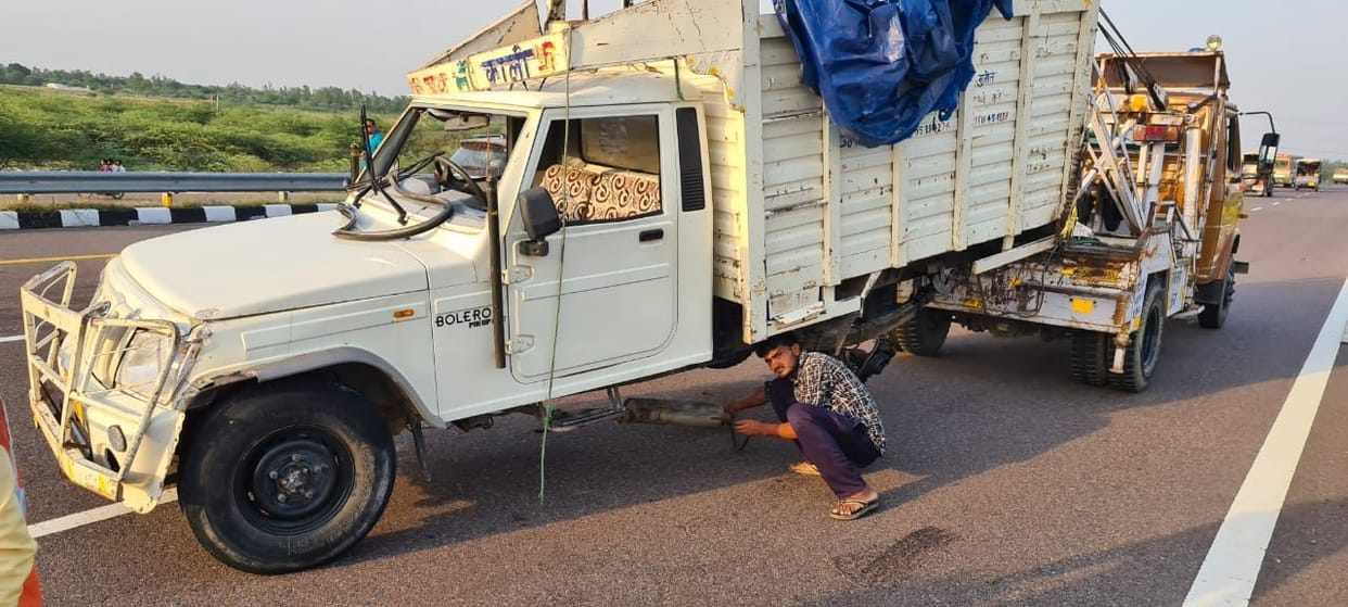 Loader overturns on expressway, two workers killed, 20 injured