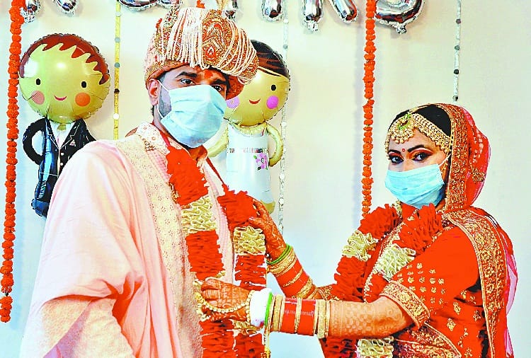Love happened in college, now got married in lockdown, unique marriage