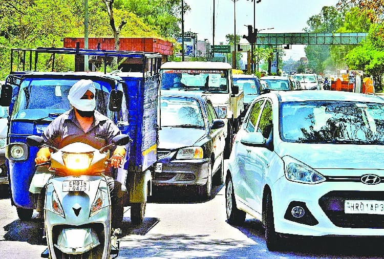 vehicles started running on chandigarh roads as relaxation in lockdown announced